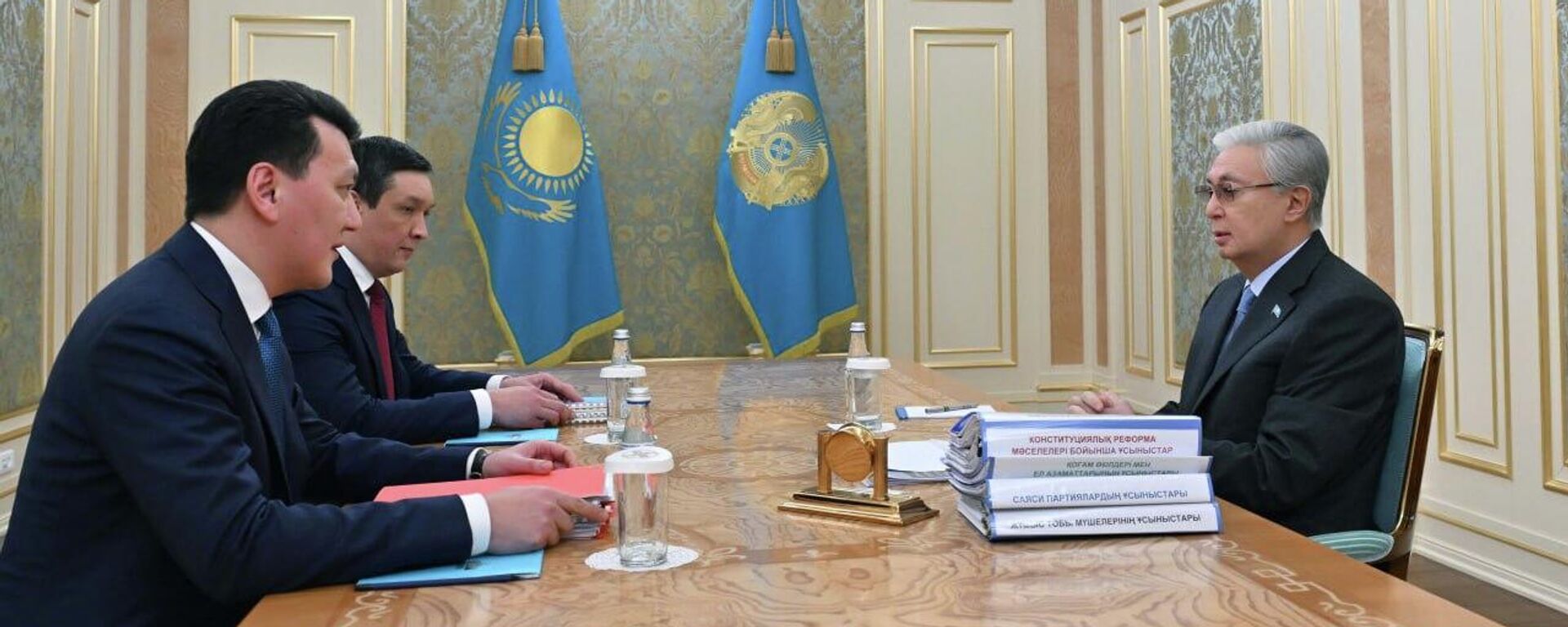 Мемлекет басшысы конституциялық реформаға қатысты түсіп жатқан ұсыныстармен танысты - Sputnik Қазақстан, 1920, 12.01.2026