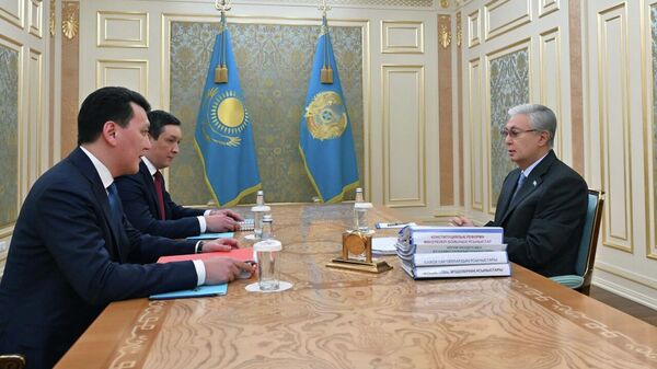 Мемлекет басшысы конституциялық реформаға қатысты түсіп жатқан ұсыныстармен танысты - Sputnik Қазақстан