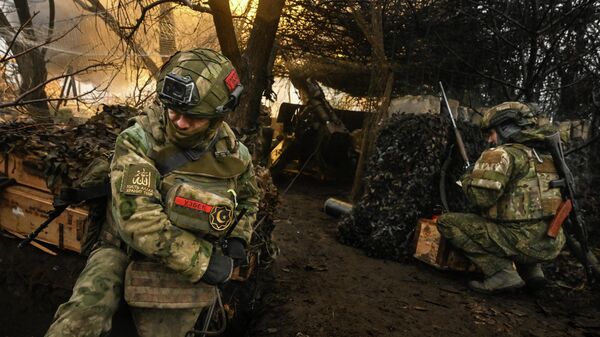 Боевая работа пушки 2А36 Гиацинт-Б группировки войск Центр на Красноармейском направлении СВО - Sputnik Казахстан