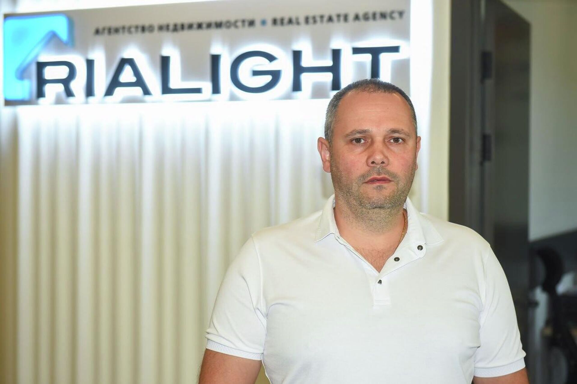 Старший менеджер агентства недвижимости Rialight Денис Вайншток Старший менеджер агентства недвижимости Rialight Денис Вайншток - Sputnik Казахстан, 1920, 14.01.2026