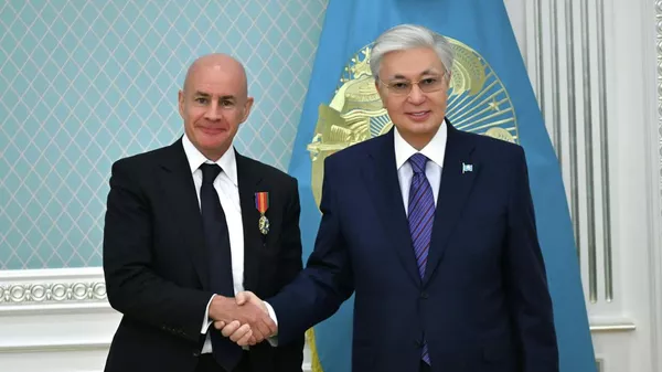 Президент Международной федерации лыжного спорта и сноуборда Йохан Элиаш и Касым-Жомарт Токаев - Sputnik Казахстан