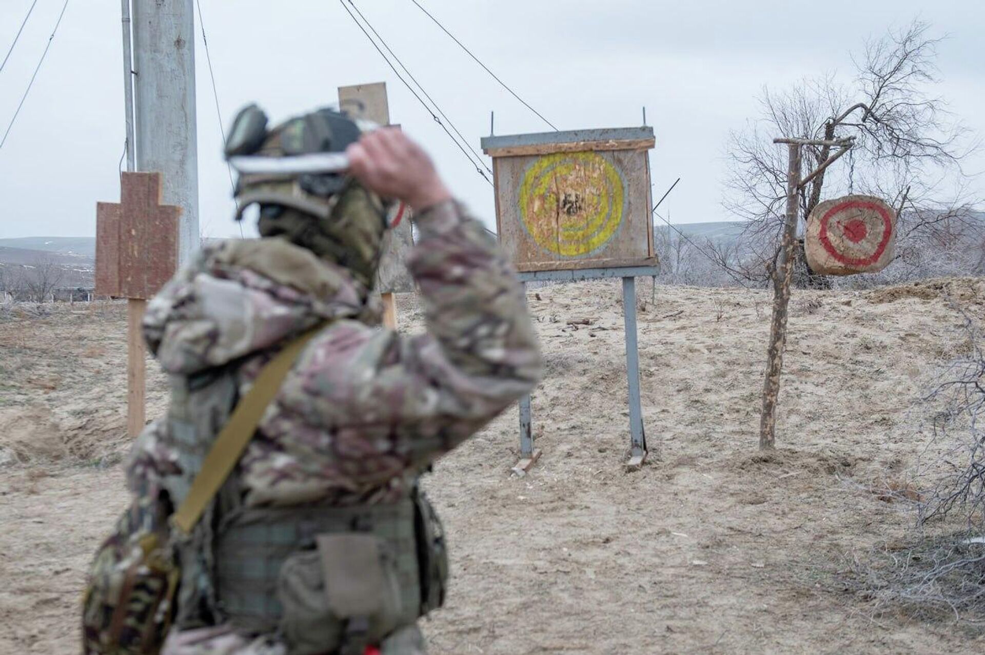 Приобретение навыков метания ножа Приобретение навыков метания ножа - Sputnik Казахстан, 1920, 15.01.2026