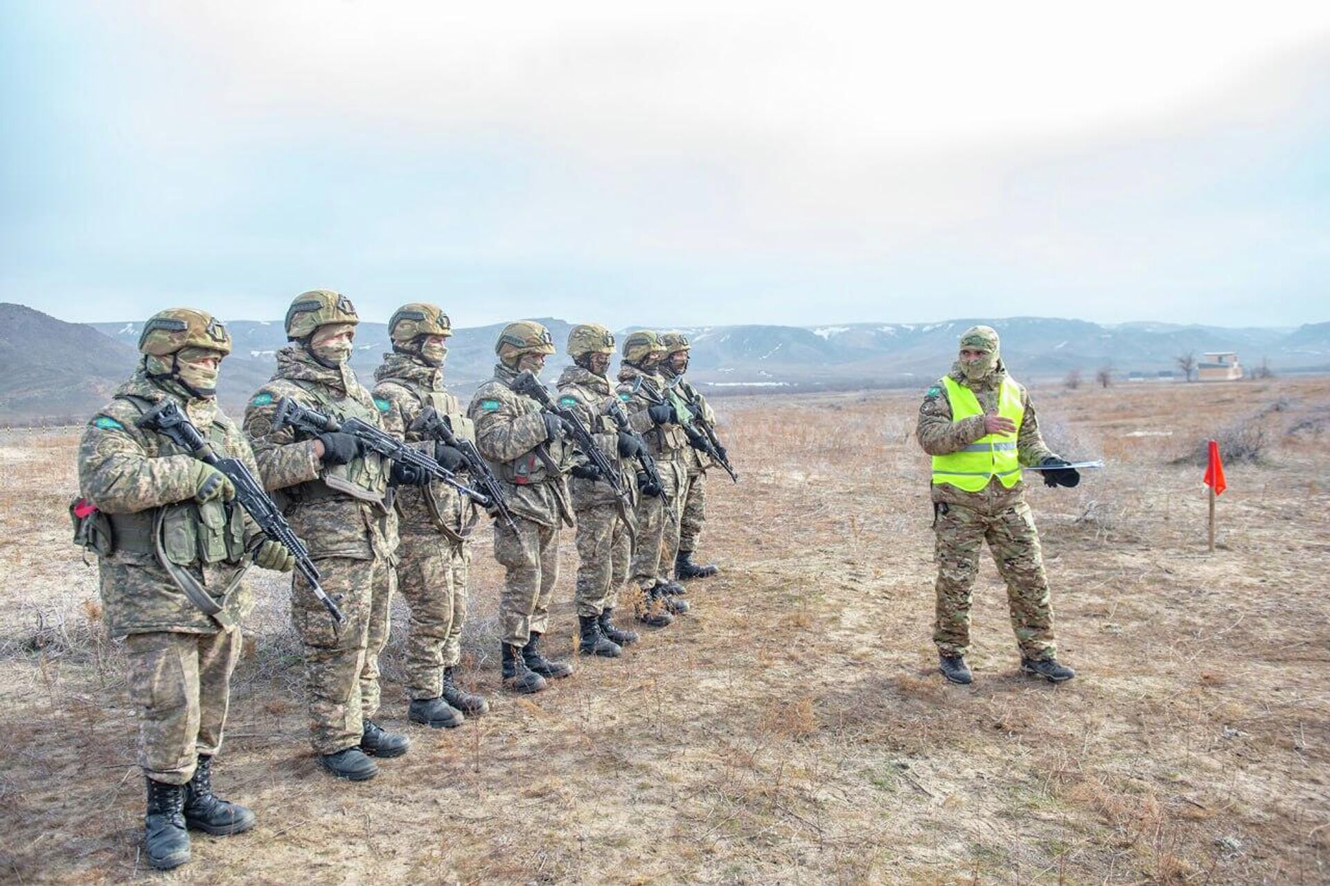 Полевой выход десантников-разведчиков Полевой выход десантников-разведчиков - Sputnik Казахстан, 1920, 15.01.2026