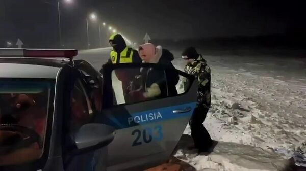 Спасатели эвакуировали 46 пассажиров международного автобуса - Sputnik Казахстан