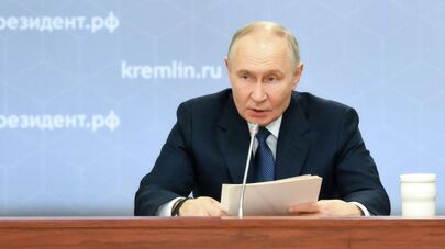 Президент Владимир Путин посетил электродепо "Аминьевское" в Москве