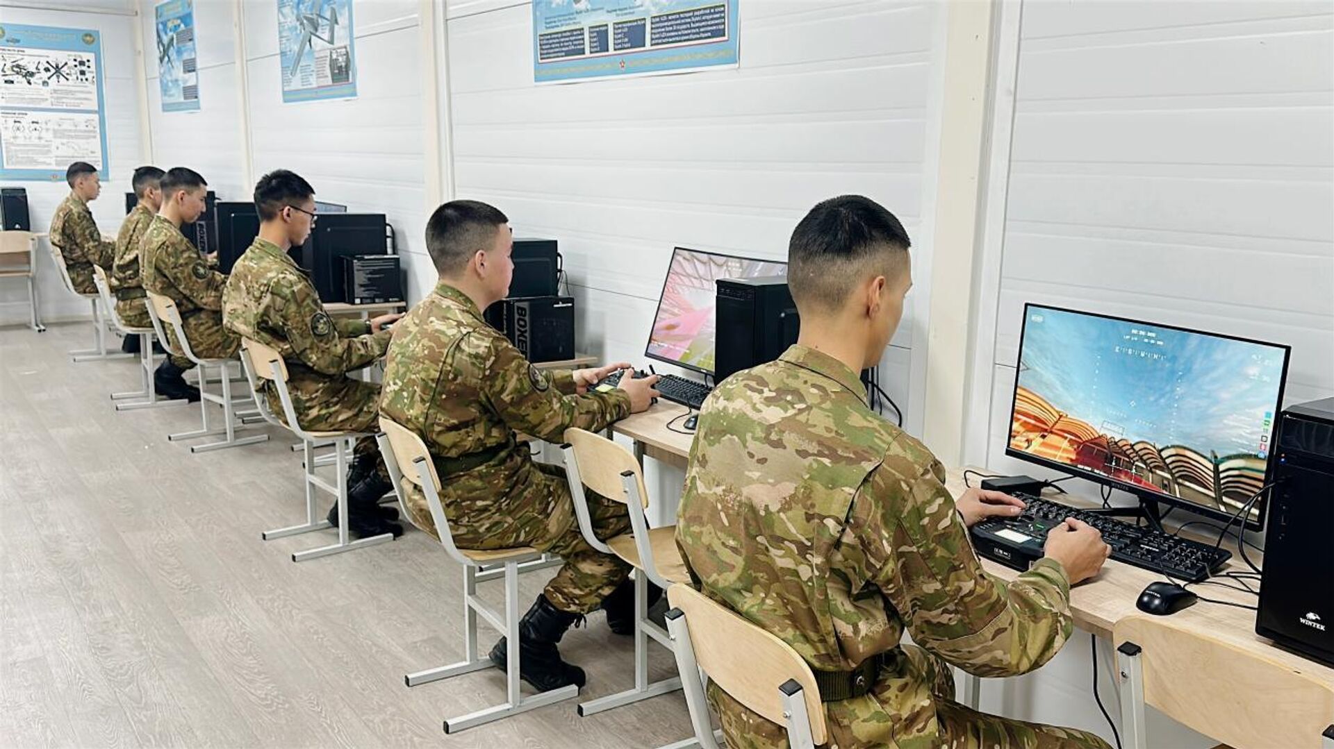 В военном вузе Минобороны создали школу подготовки специалистов БПЛА - Sputnik Казахстан, 1920, 17.01.2026