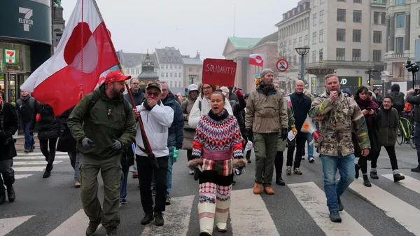 Участники акции протеста Руки прочь от Гренландии в Копенгагене, Дания - Sputnik Казахстан