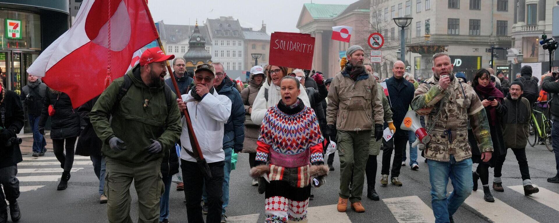 Участники акции протеста Руки прочь от Гренландии в Копенгагене, Дания - Sputnik Казахстан, 1920, 19.01.2026