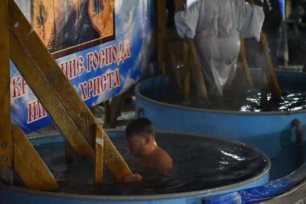 Крещенские купания в Алматы - Sputnik Казахстан