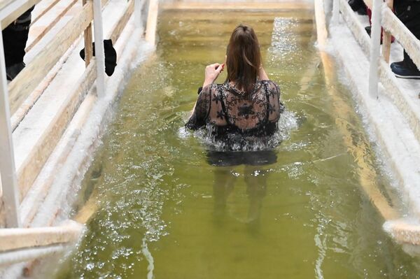 Крещенские купания в Астане - Sputnik Казахстан