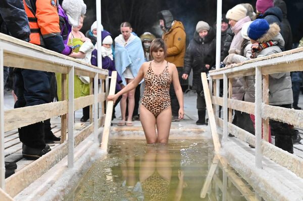 Крещенские купания в Астане - Sputnik Казахстан