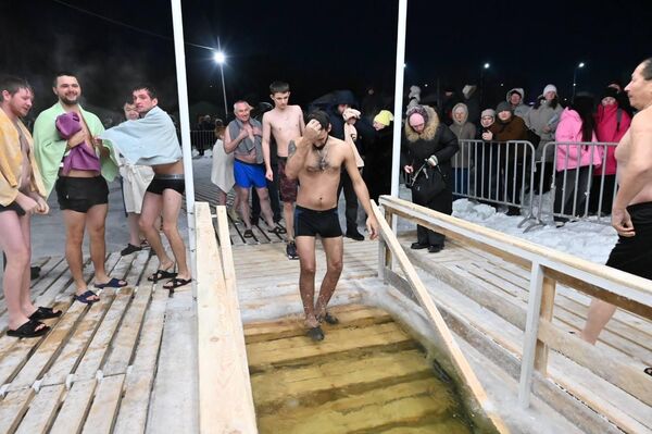 Крещенские купания в Астане - Sputnik Казахстан