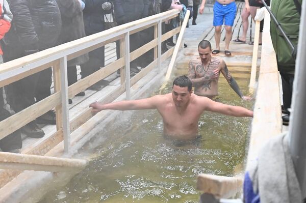 Крещенские купания в Астане - Sputnik Казахстан