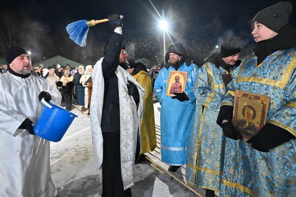 Крещенские купания в Астане - Sputnik Казахстан