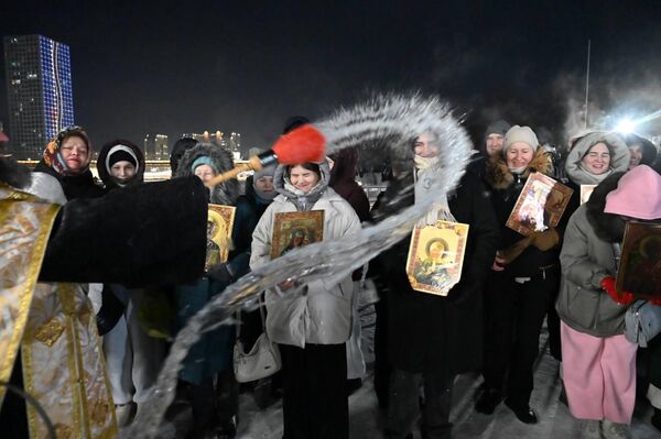 Крещенские купания в Астане - Sputnik Казахстан