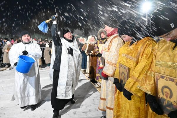 Крещенские купания в Астане - Sputnik Казахстан