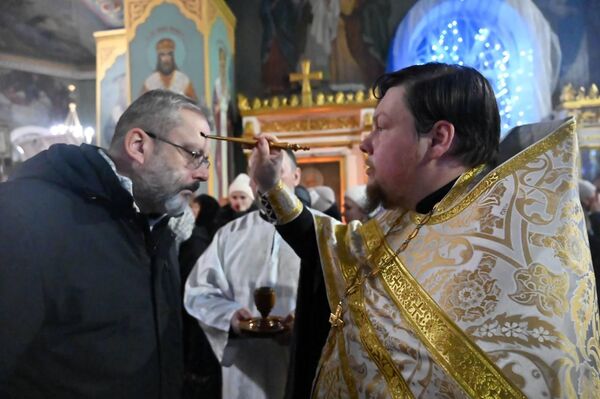 Праздничное вечернее богослужение в Константино-Еленинском соборе в Астане  - Sputnik Казахстан