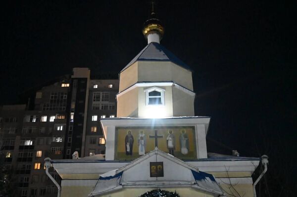 Праздничное вечернее богослужение в Константино-Еленинском соборе в Астане  - Sputnik Казахстан