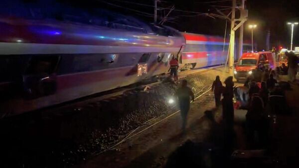 В Испании сошли с рельсов два скоростных поезда . - Sputnik Казахстан