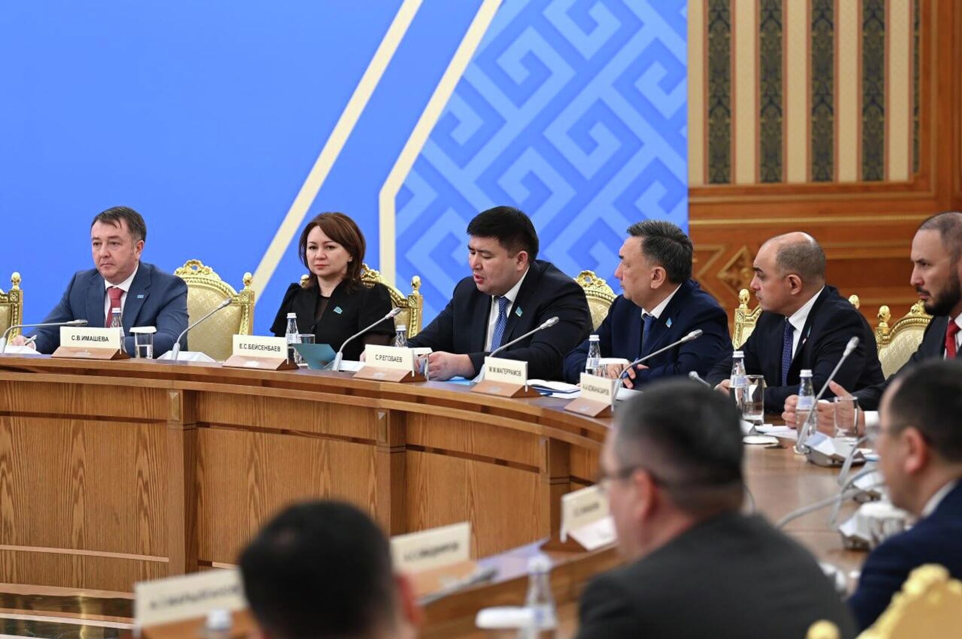 Заседание Рабочей группы по Парламентской реформе с участием Касым-Жомарта Токаева - Sputnik Казахстан, 1920, 19.01.2026