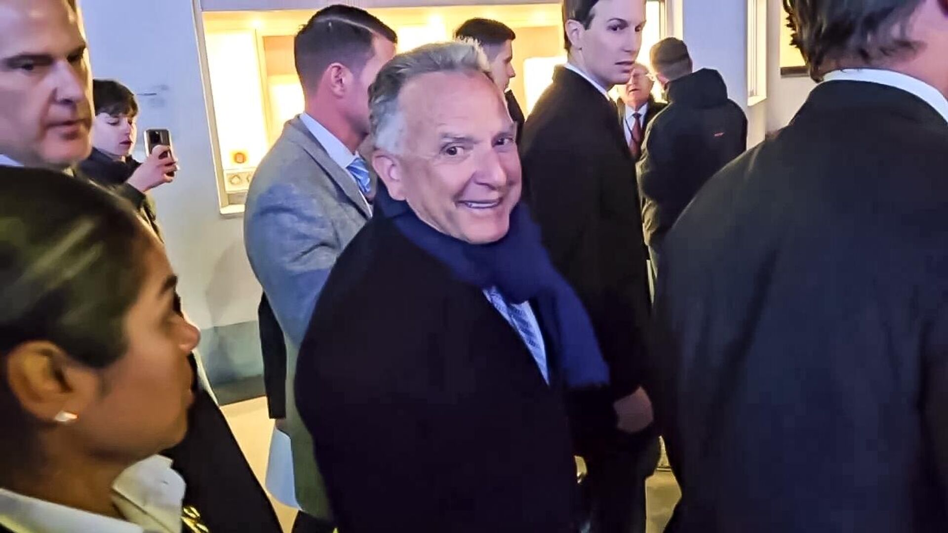 Специальный посланник президента США Стивен Уиткофф отвечает на вопросы журналистов в Давосе - Sputnik Казахстан, 1920, 21.01.2026