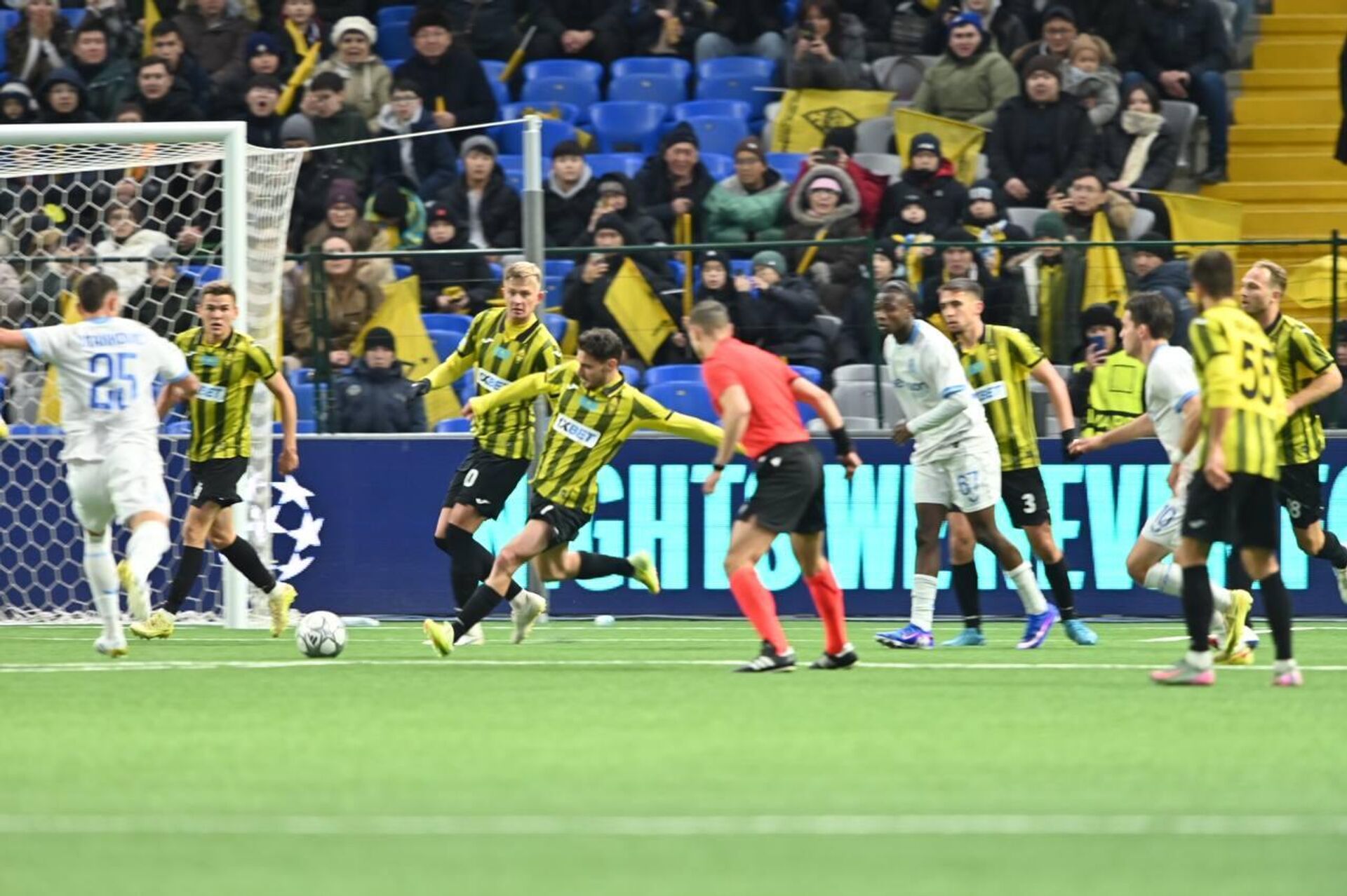 Матч ФК Кайрат и ФК Брюгге  - Sputnik Казахстан, 1920, 21.01.2026