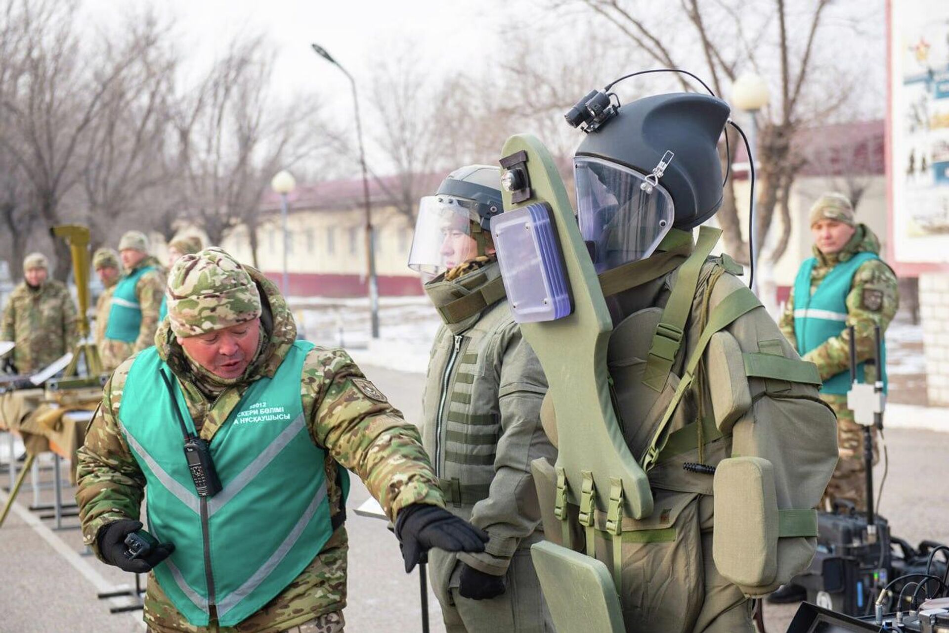 Специализированные саперные костюмы инженерных войск - Sputnik Казахстан, 1920, 21.01.2026