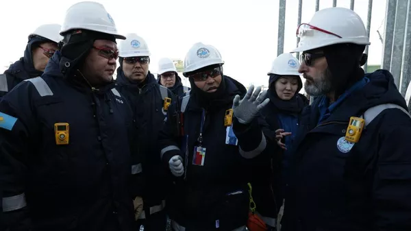  Вице-министр энергетики Казахстана Кайырхан Туткышбаев на месторождении Тенгиз - Sputnik Казахстан