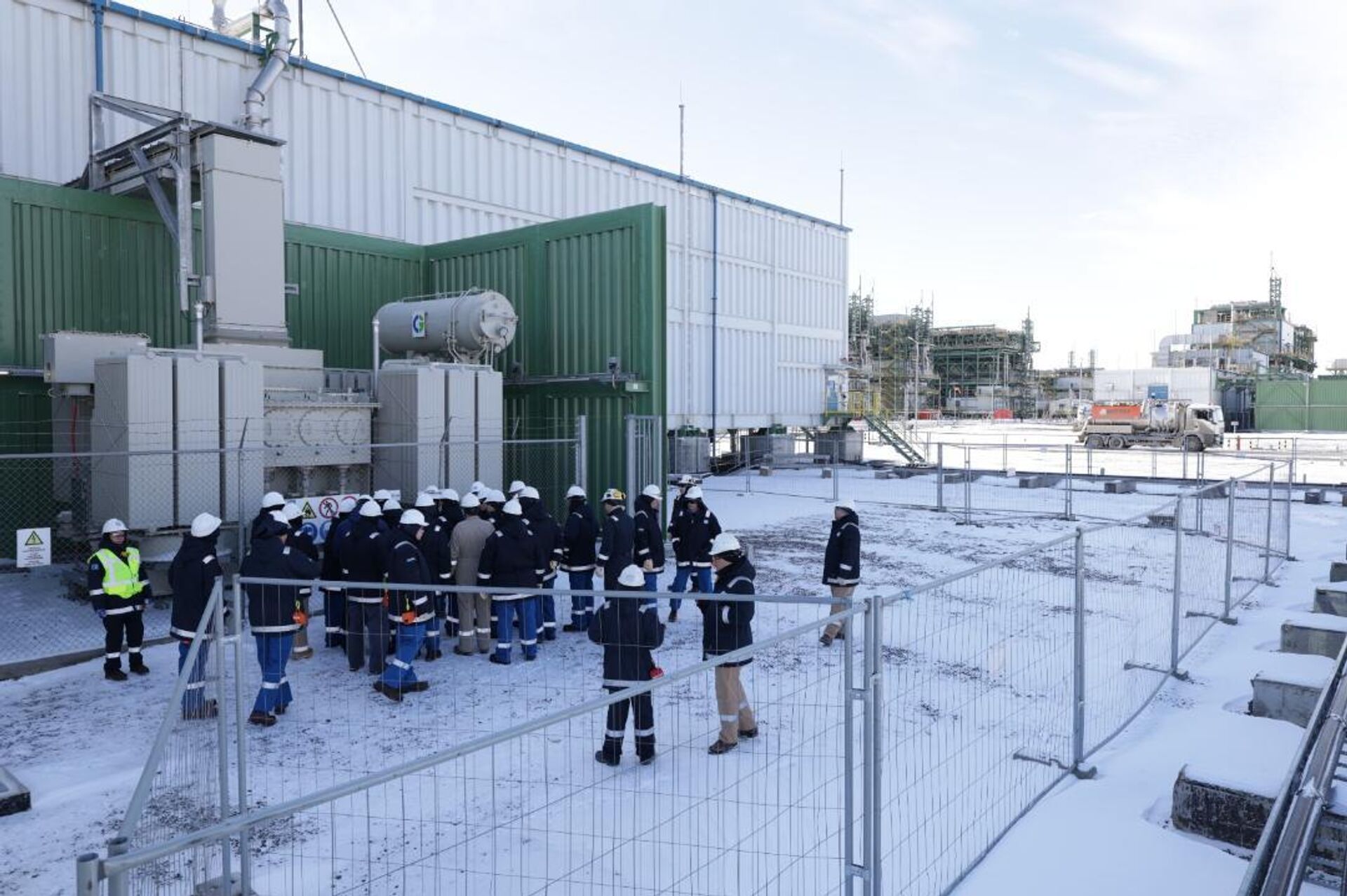  Вице-министр энергетики Казахстана Кайырхан Туткышбаев на месторождении Тенгиз - Sputnik Казахстан, 1920, 22.01.2026