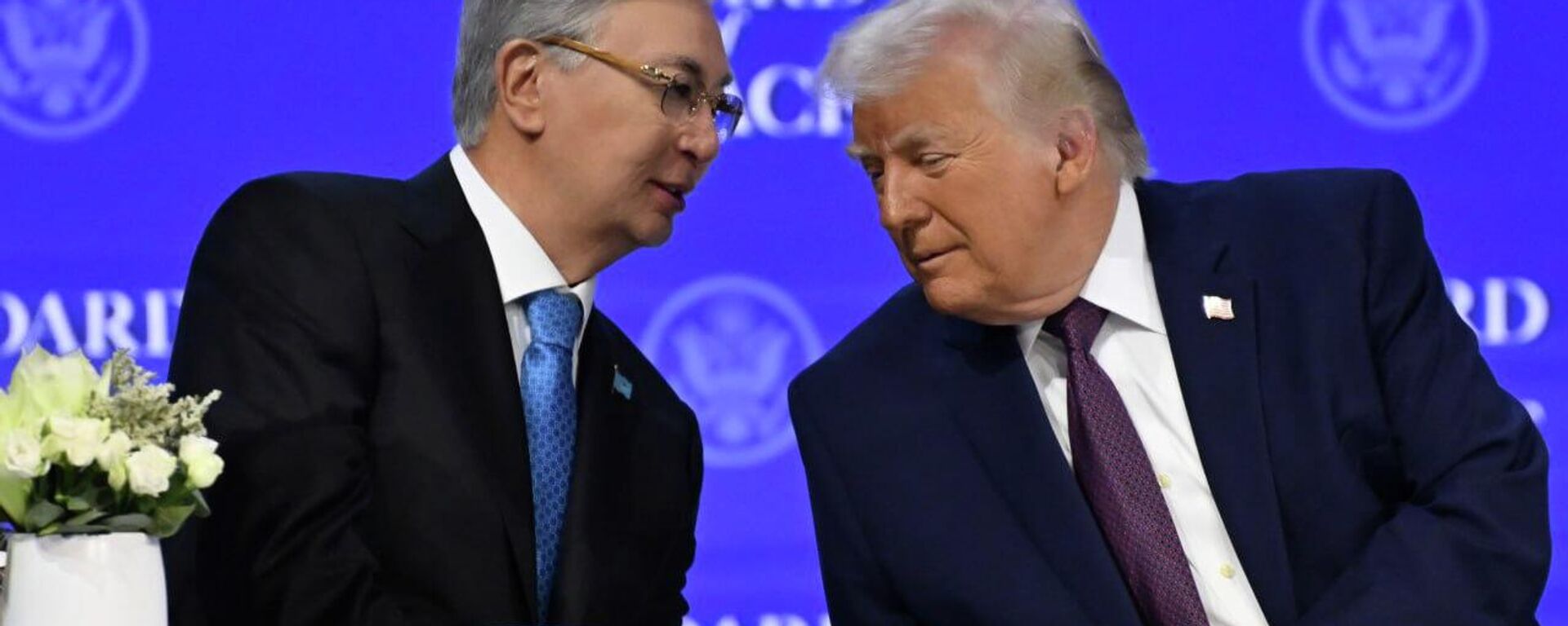 Қасым-Жомарт Тоқаев пен Дональд Трамп - Sputnik Қазақстан, 1920, 22.01.2026