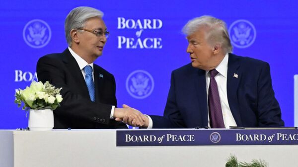 Касым-Жомарт Токаев и Дональд Трамп в Давосе - Sputnik Казахстан