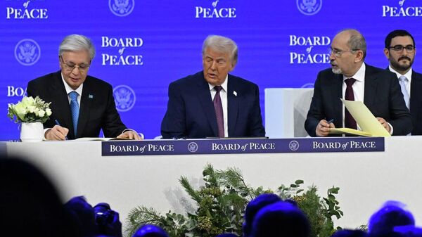 Касым-Жомарт Токаев и Дональд Трамп в Давосе - Sputnik Казахстан