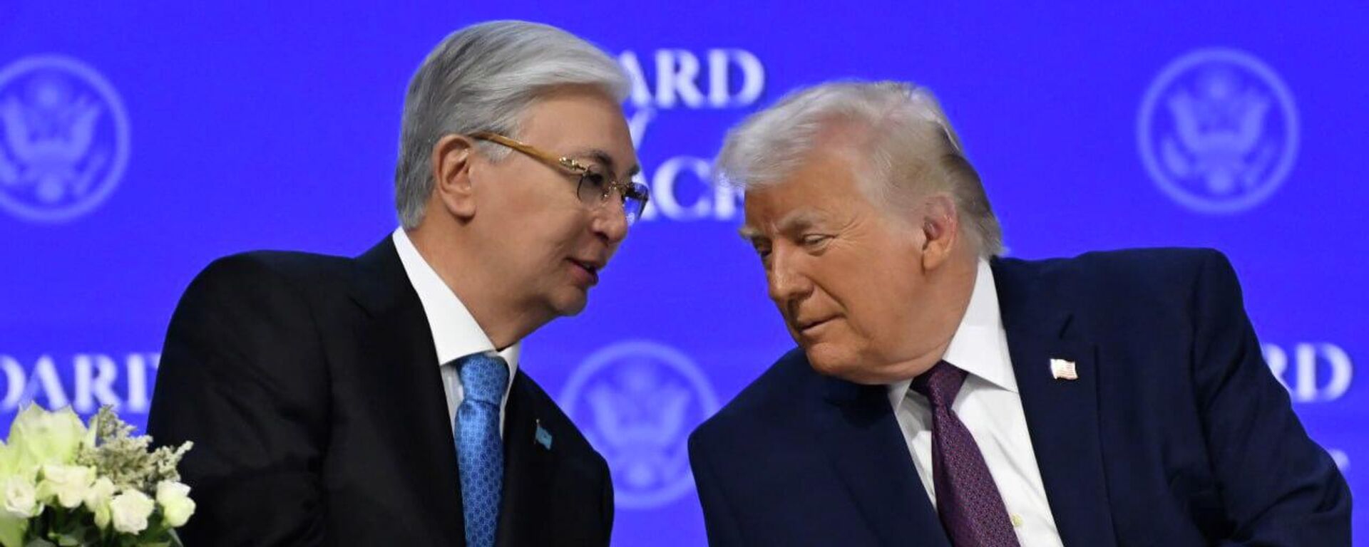 Касым-Жомарт Токаев и Дональд Трамп в Давосе - Sputnik Казахстан, 1920, 23.01.2026