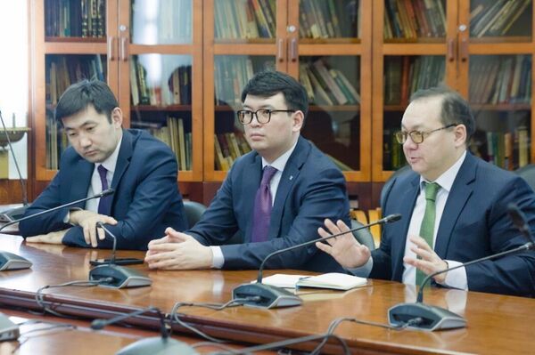 Встреча вице-президента ТПП РФ Ильи Зубкова с советником посольства Казахстана Ерланом Шамишевым и зампредседателя правления KAZAKH INVEST Айболом Аргынгазиновым - Sputnik Казахстан