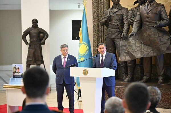 Презентация энциклопедического сборника Алия Молдагулова. Бессмертный подвиг в Астане - Sputnik Казахстан