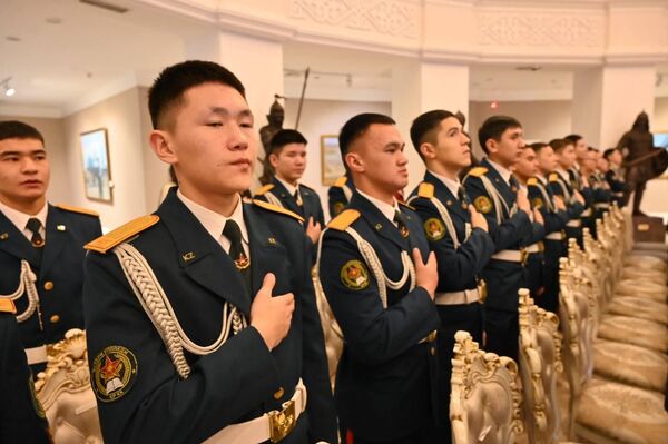 Презентация энциклопедического сборника Алия Молдагулова. Бессмертный подвиг в Астане - Sputnik Казахстан
