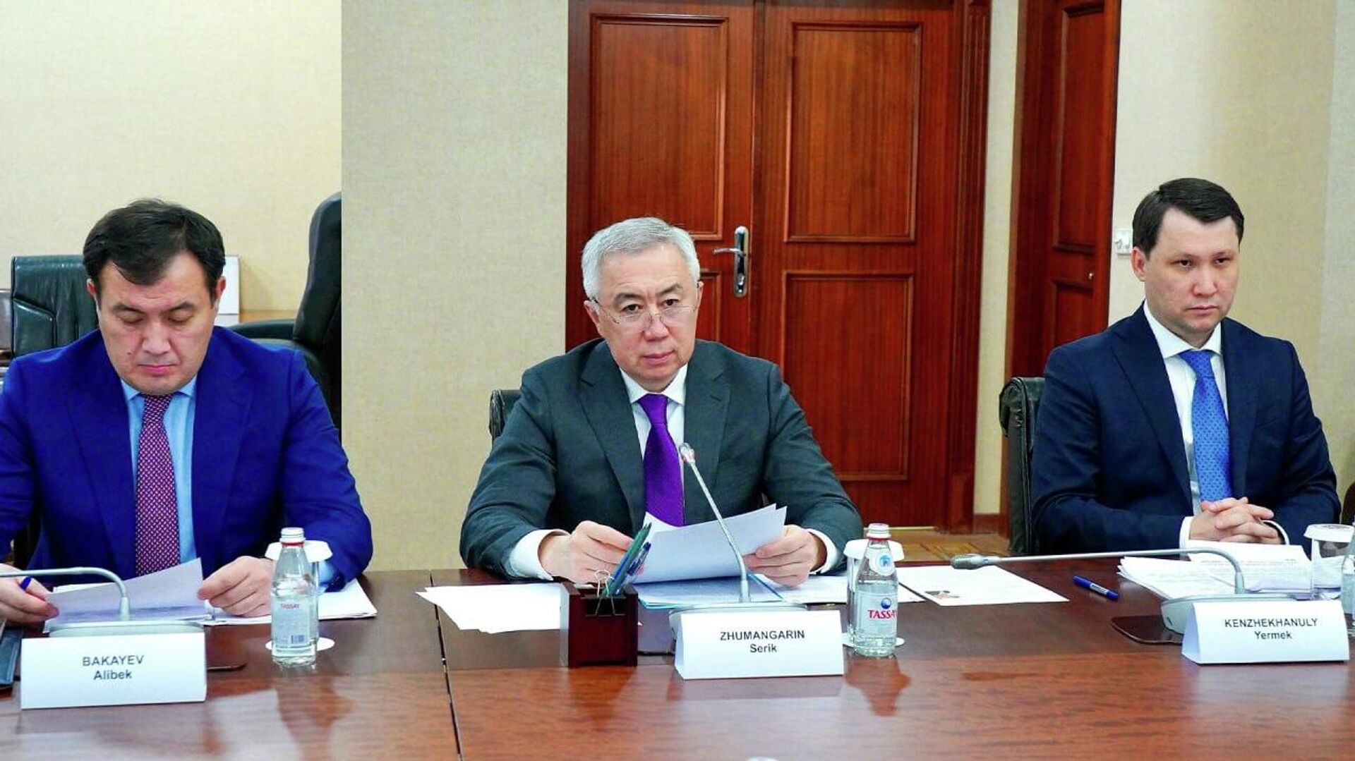 Вице-премьер – министр национальной экономики Серик Жумангарин провел встречу с заместителем премьер-министра Монголии Хассуурийном Ганхуягом - Sputnik Казахстан, 1920, 24.01.2026