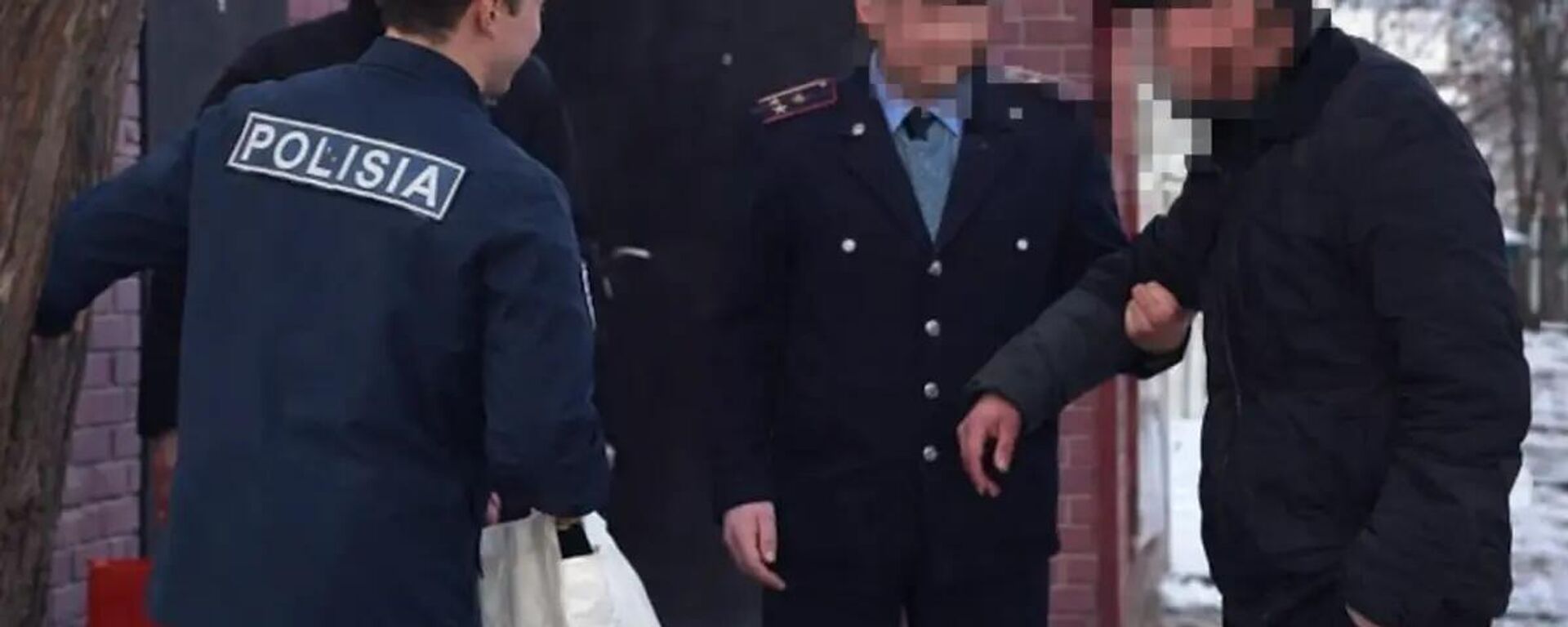 Ақтауда екі тұрғын полиция формасына ұқсас киім кигені үшін жауапқа тартылды - Sputnik Қазақстан, 1920, 25.01.2026