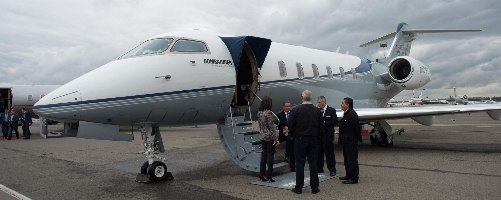 Бизнес-джет Challenger 350 компании Bombardier на международной выставке, архивное фото - Sputnik Казахстан, 1920, 26.01.2026