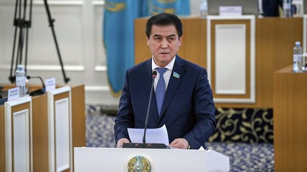 Сенатор Нурлан Бекназаров выступил на заседании комиссии по Конституционной реформе - Sputnik Казахстан