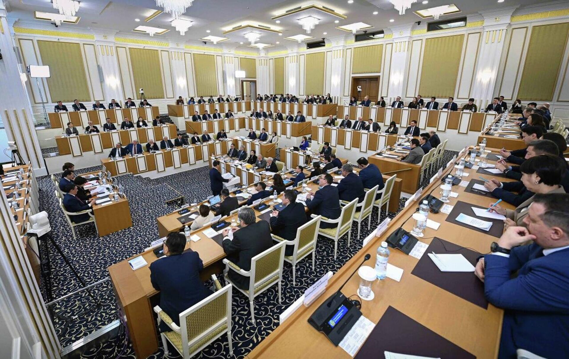 Конституционная комиссия обсуждает сводные предложения по реформе на втором заседании Конституционная комиссия обсуждает сводные предложения по реформе на втором заседании - Sputnik Казахстан, 1920, 26.01.2026