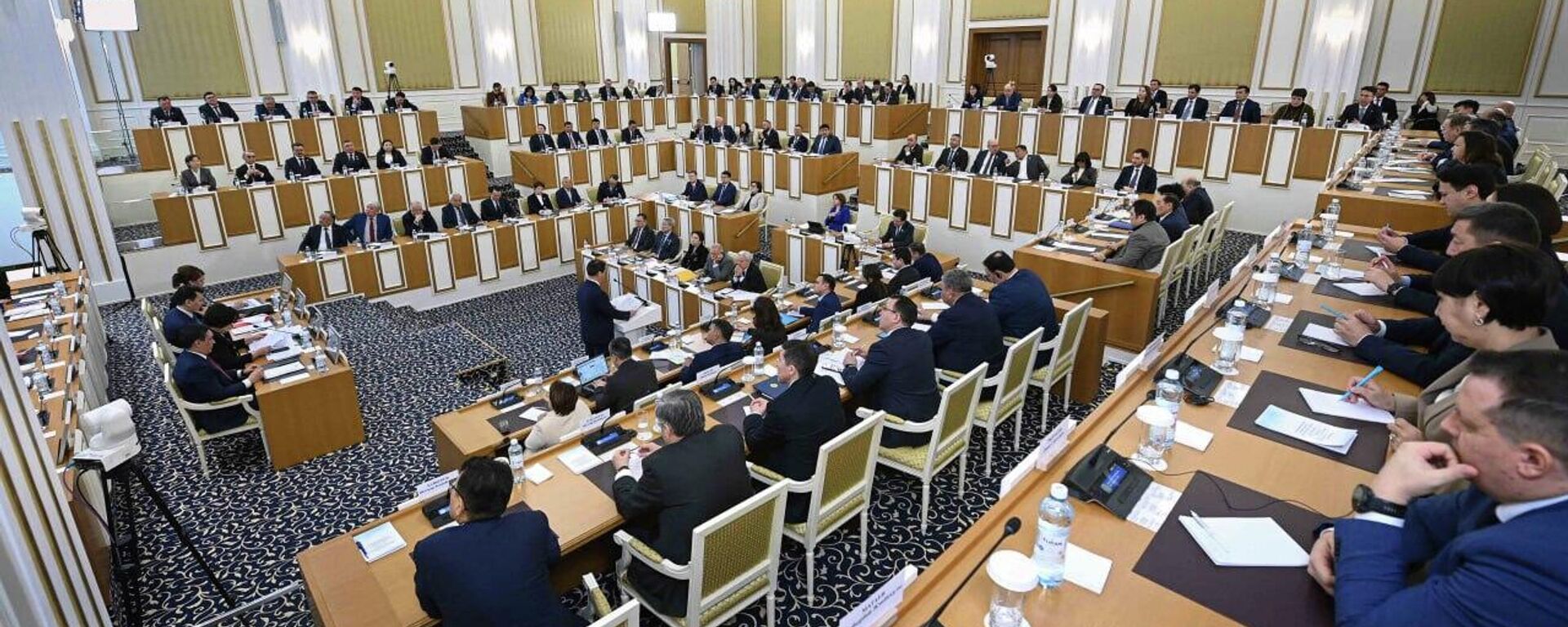Конституционная комиссия обсуждает сводные предложения по реформе на втором заседании - Sputnik Казахстан, 1920, 28.01.2026