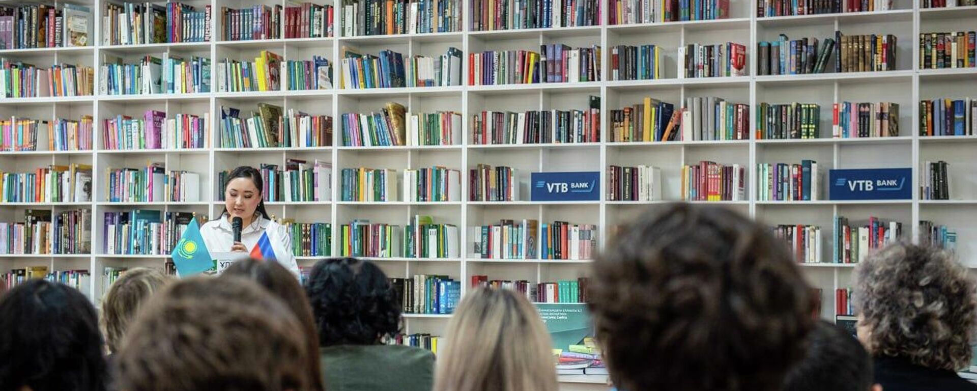 Новые книги российских авторов пополнили фонд Национальной библиотеки Казахстана Новые книги российских авторов пополнили фонд Национальной библиотеки Казахстана - Sputnik Казахстан, 1920, 27.01.2026