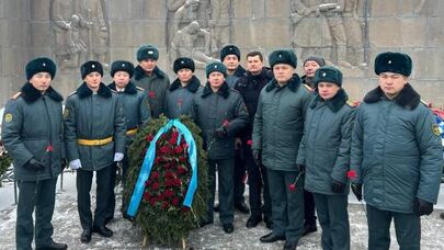 На Пискаревском кладбище почтили память дня полного освобождения Ленинграда от фашистской блокады