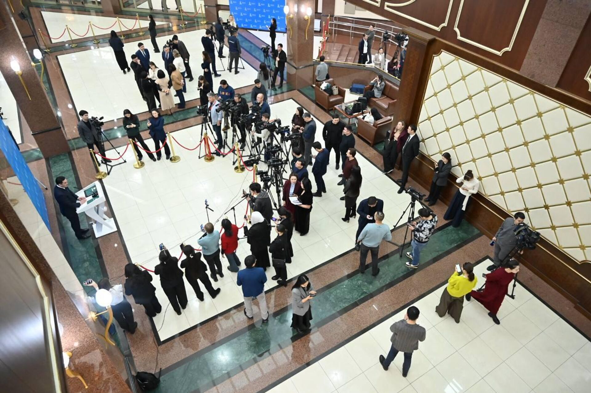 Министр энергетики Казахстана Ерлан Аккенженов на брифинге в мажилисе Министр энергетики Казахстана Ерлан Аккенженов на брифинге в мажилисе - Sputnik Казахстан, 1920, 28.01.2026