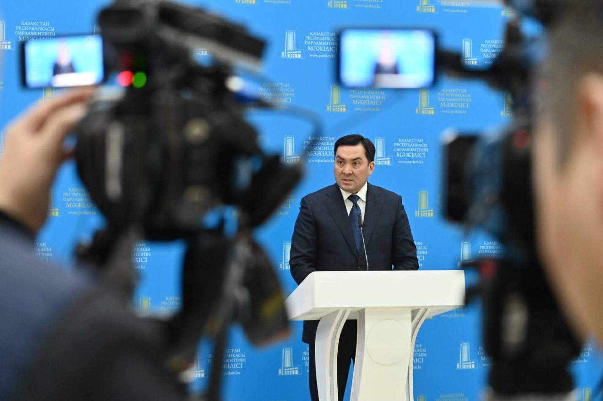 Министр энергетики Казахстана Ерлан Аккенженов на брифинге в мажилисе Министр энергетики Казахстана Ерлан Аккенженов на брифинге в мажилисе - Sputnik Казахстан, 1920, 28.01.2026