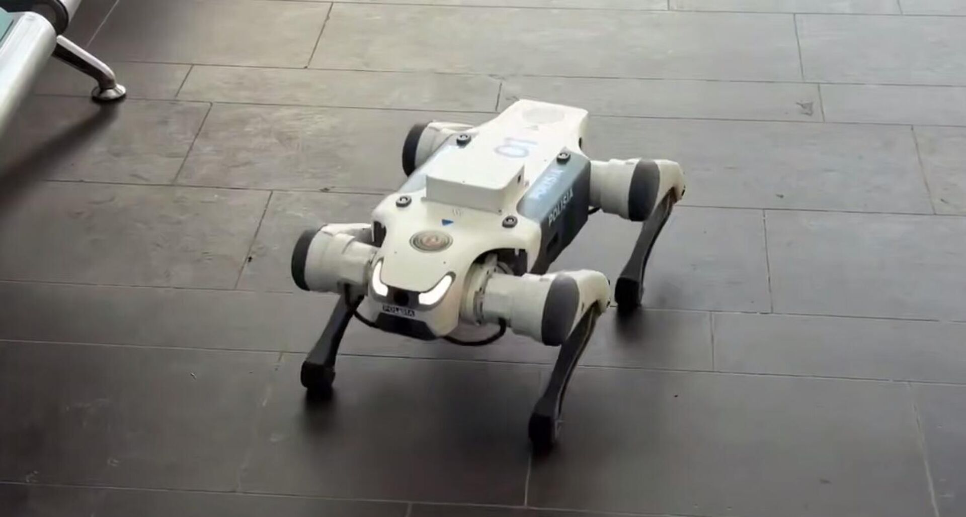 Робот патрулирует вокзалы и торговые центры Астаны - Sputnik Қазақстан, 1920, 28.01.2026