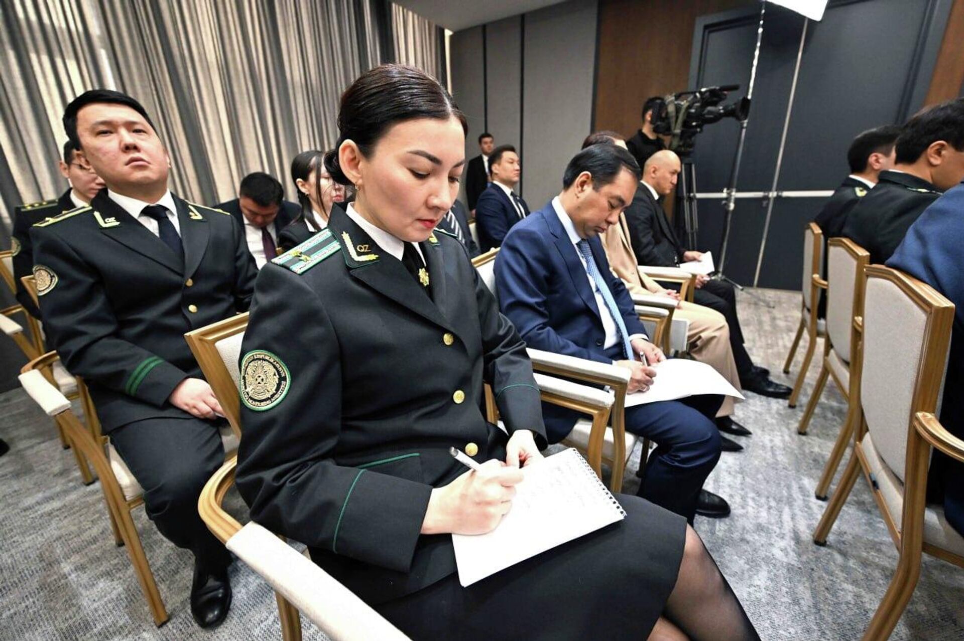 Касым-Жомарт Токаев провел совещание в Агентстве по финансовому мониторингу  - Sputnik Казахстан, 1920, 28.01.2026