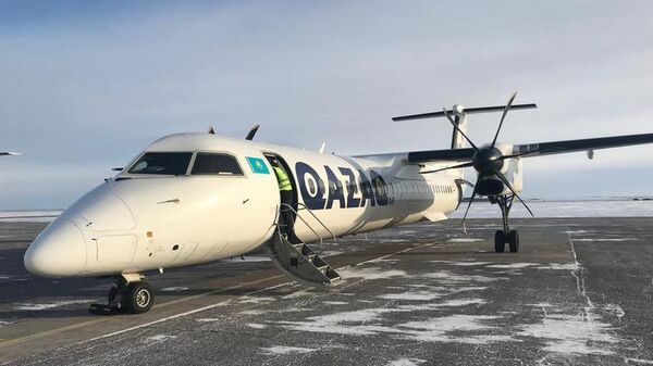Самолет Bombardier Q-400  авиакомпании Qazaq Air - Sputnik Казахстан
