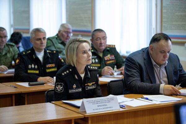 Статс-секретарь – замминистра обороны РФ Анна Цивилева проверила организацию предоставления мер соцподдержки военнослужащим ЮВО - Sputnik Казахстан
